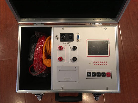 LCZZ-20A直流電阻測試儀用于，繞組的直流電阻測量是變壓器的例行試驗(yàn)之一，其目的主要是檢查繞組之間、繞組與引線之間的連接或機(jī)械特性是否良好、各相繞組之間的電阻是否平衡等，以保證變壓器的安全運(yùn)行。