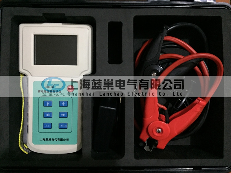 LCD-RL蓄電池容量測(cè)試儀，是快速準(zhǔn)確測(cè)量蓄電池健康狀態(tài)、荷電狀態(tài)以及連接電阻等參數(shù)的數(shù)字存儲(chǔ)式儀器。本儀表通過(guò)在線(xiàn)測(cè)試，能顯示并記錄單節(jié)及整組電池的電壓、內(nèi)阻、容量、溫度等重要參數(shù)，可自動(dòng)判別精確有效地挑出落后電池。