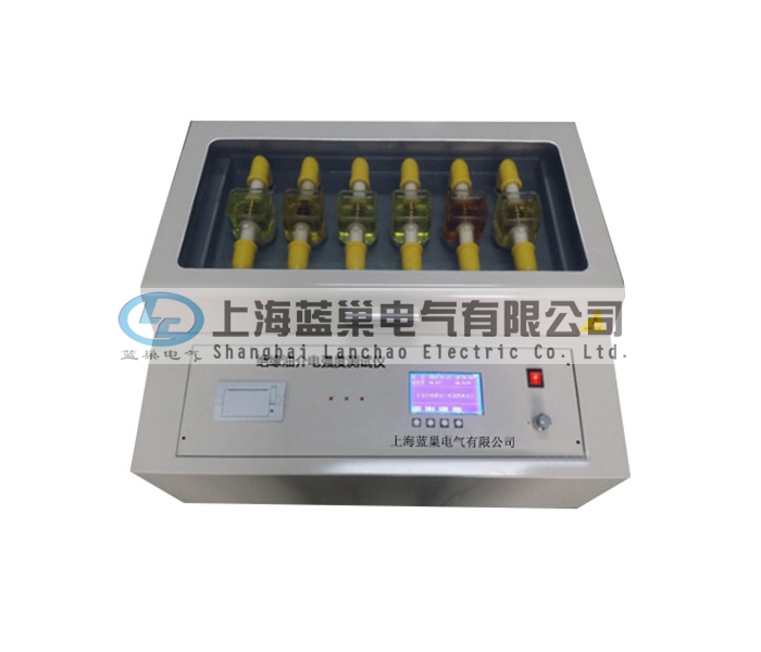 LCY-6B六杯型絕緣油介電強(qiáng)度測試儀又稱絕緣油介電強(qiáng)度測試儀、絕緣油介質(zhì)強(qiáng)度測試儀及絕緣油電強(qiáng)度測定儀，六杯絕緣油介電強(qiáng)度測試儀根據(jù)《絕緣油介電強(qiáng)度測定法》設(shè)計(jì)生產(chǎn)